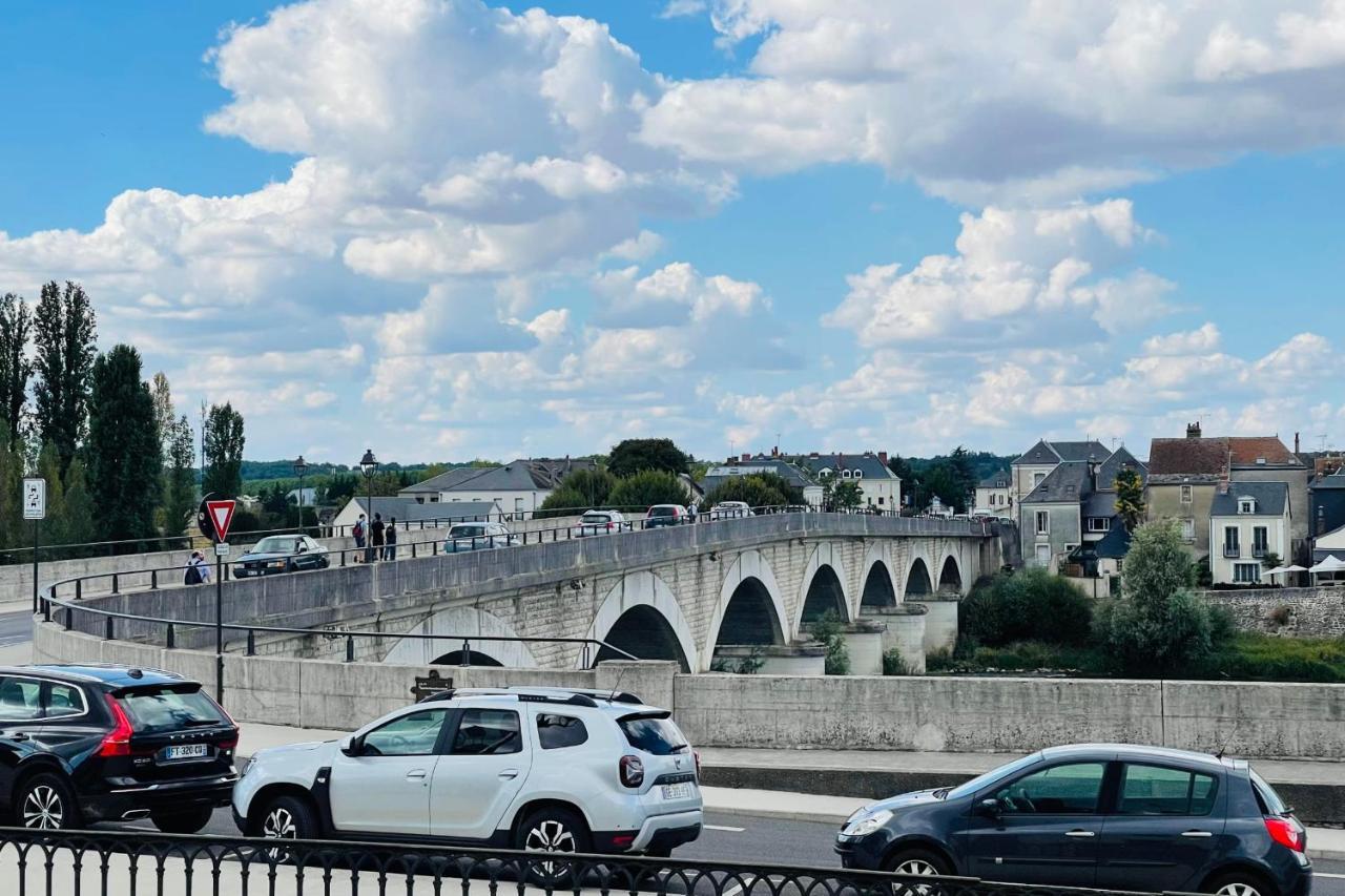 Splendid Apartment At The Foot Of The Castle Of Amboise - View Of The Loir Bagian luar foto