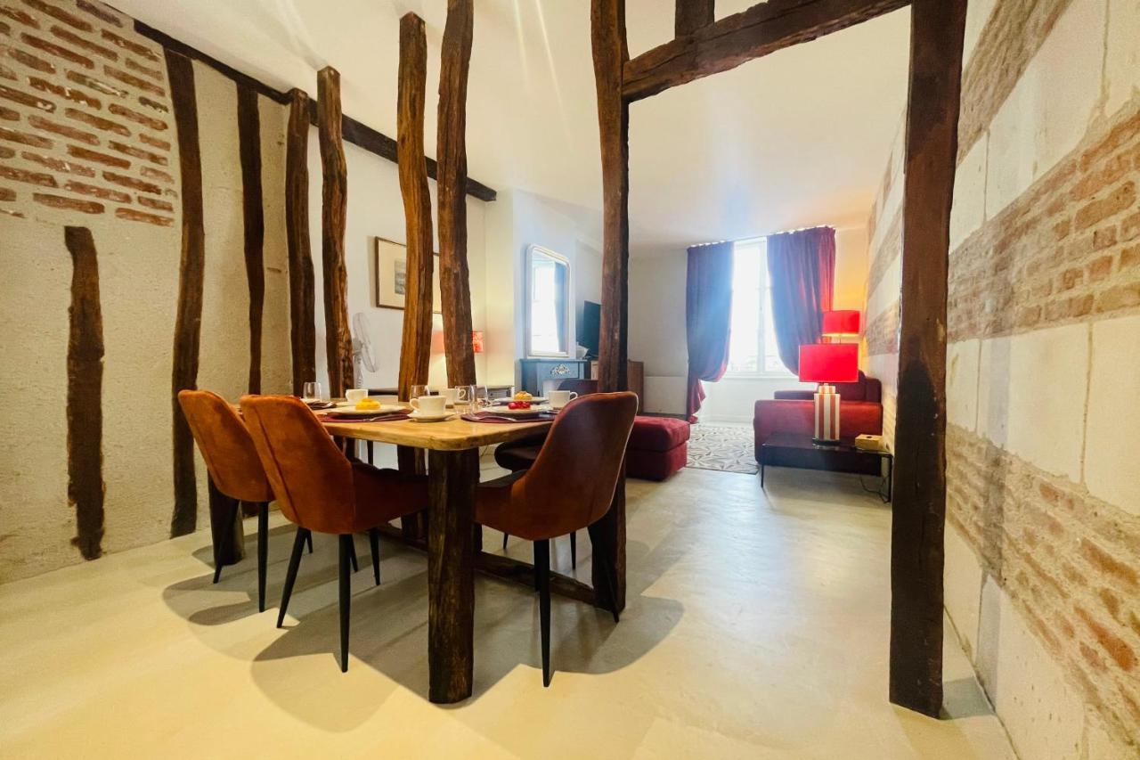 Splendid Apartment At The Foot Of The Castle Of Amboise - View Of The Loir Bagian luar foto