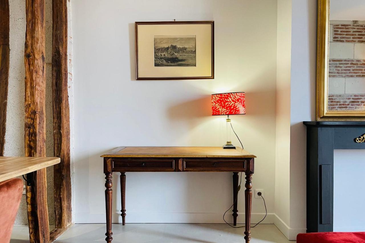 Splendid Apartment At The Foot Of The Castle Of Amboise - View Of The Loir Bagian luar foto